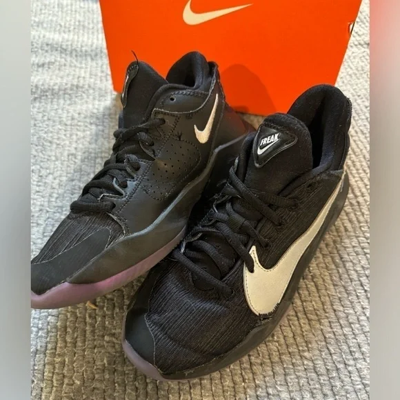 Nike Zoom Freak 2 Youth Size 4Y Boy Black Basketball Running Shoes - Picture 3 of 10